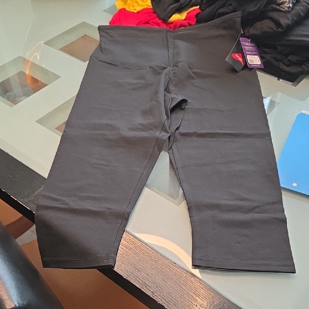 Yummie by Heather Thomson Black Kids Capri Leggings
